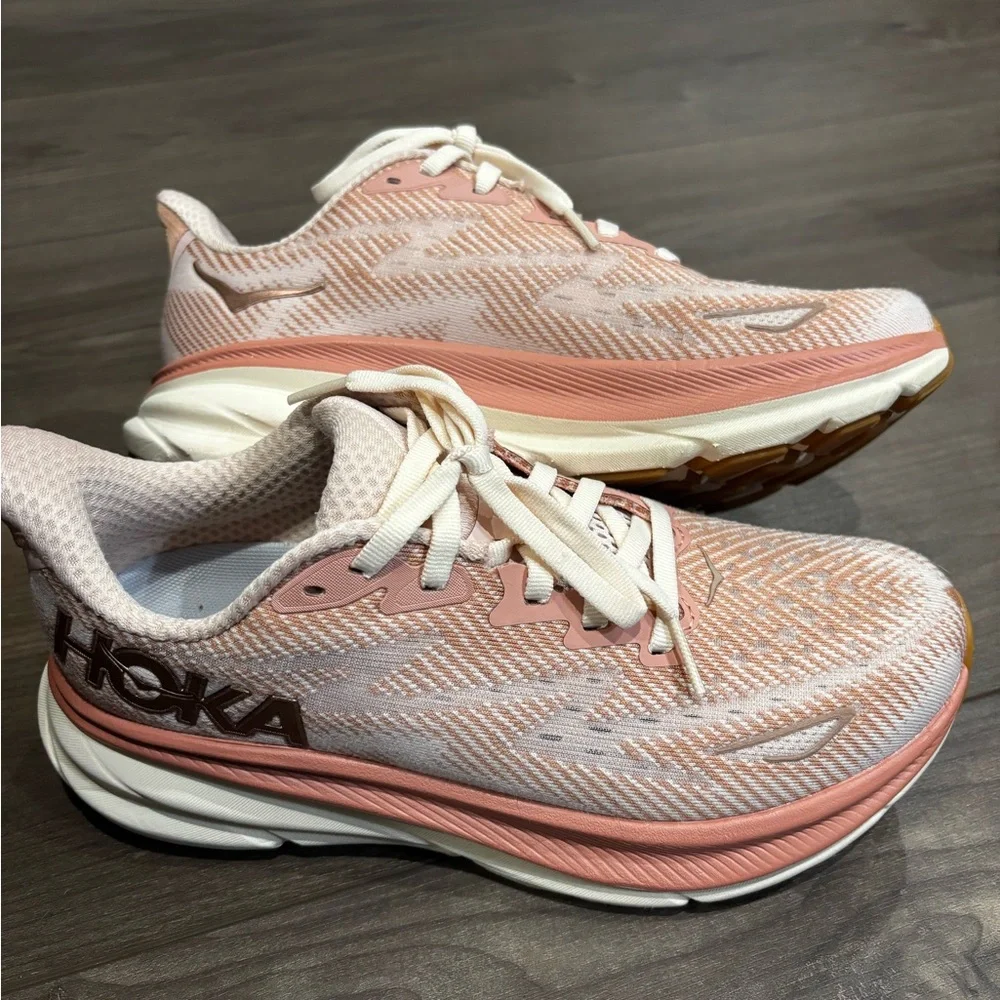 HOKA Clifton’s size 6.5